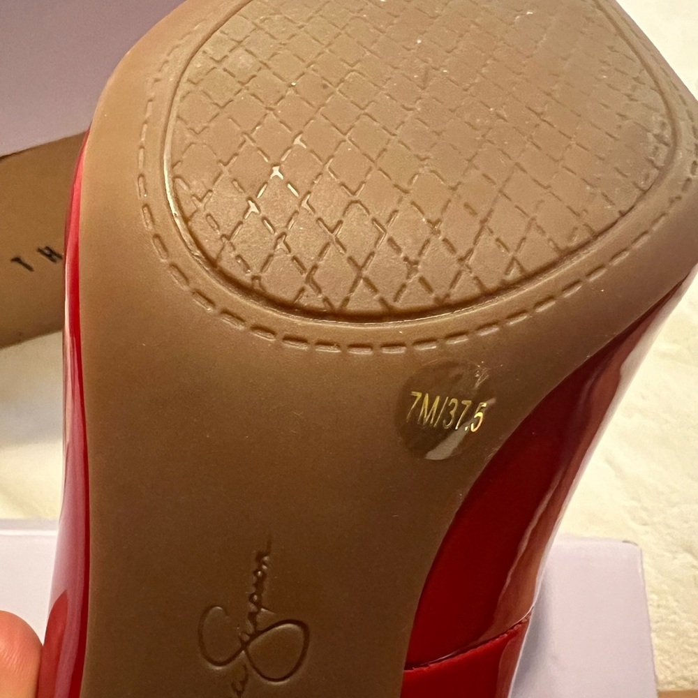 Jessica Simpson Bold Red Heels - Picture 5 of 11